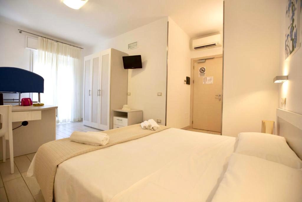 Hotel Elite Cervia Bagian luar foto