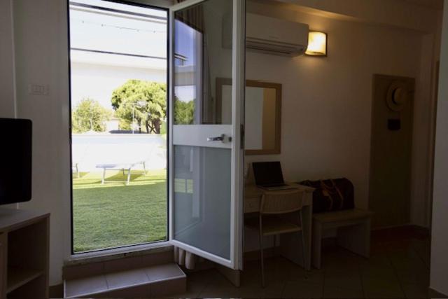 Hotel Elite Cervia Bagian luar foto