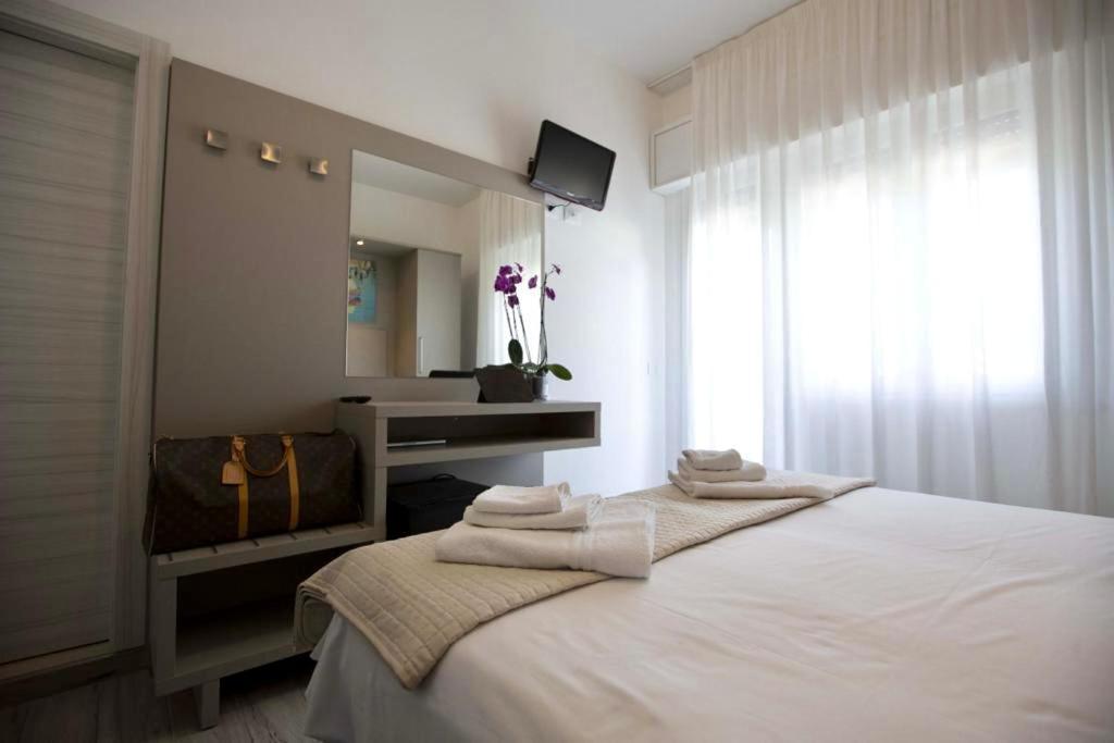 Hotel Elite Cervia Bagian luar foto
